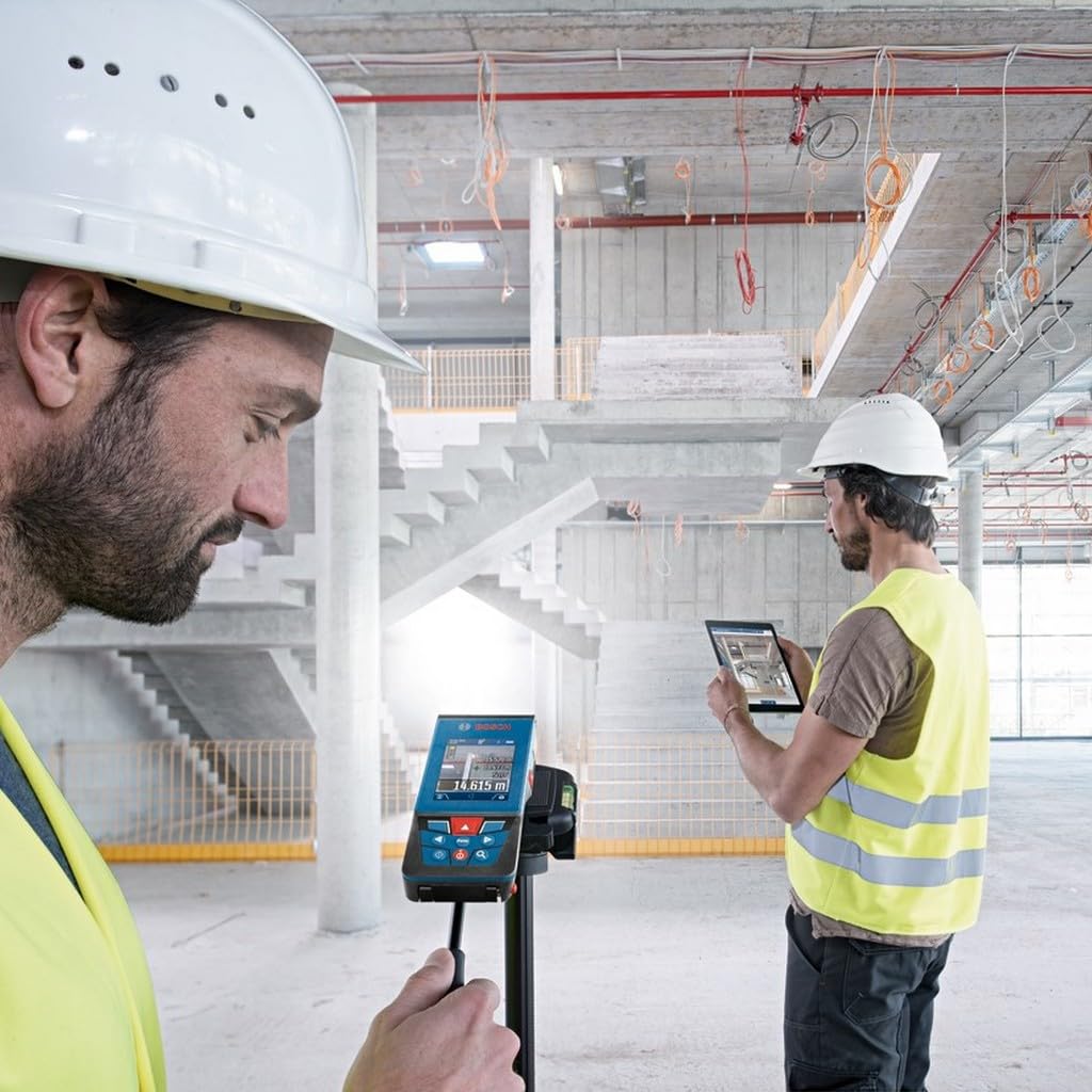 Bosch Professional télémètre Laser GLM 100-25 C (caméra intégrée, portée : Jusqu’à 100 m, Robuste, IP54, ± 1,5 mm*, 3 Piles AA, dragonne, Housse)