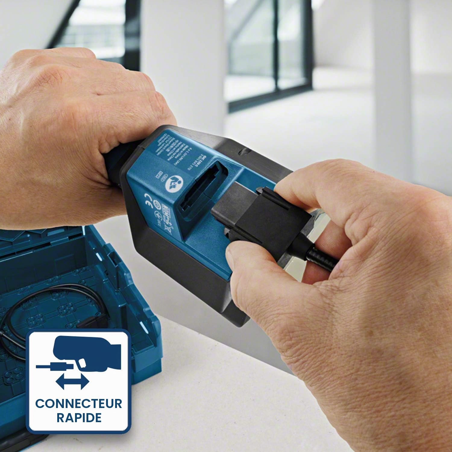 Caméra d'inspection Bosch Professional GIC 12V-5-27 C (Longueur du câble : 150 cm, Fonction Orientation AutoUp, Affichage Haute résolution : écran 5’’, 1280 x 720 px, Coffret L-boxx)